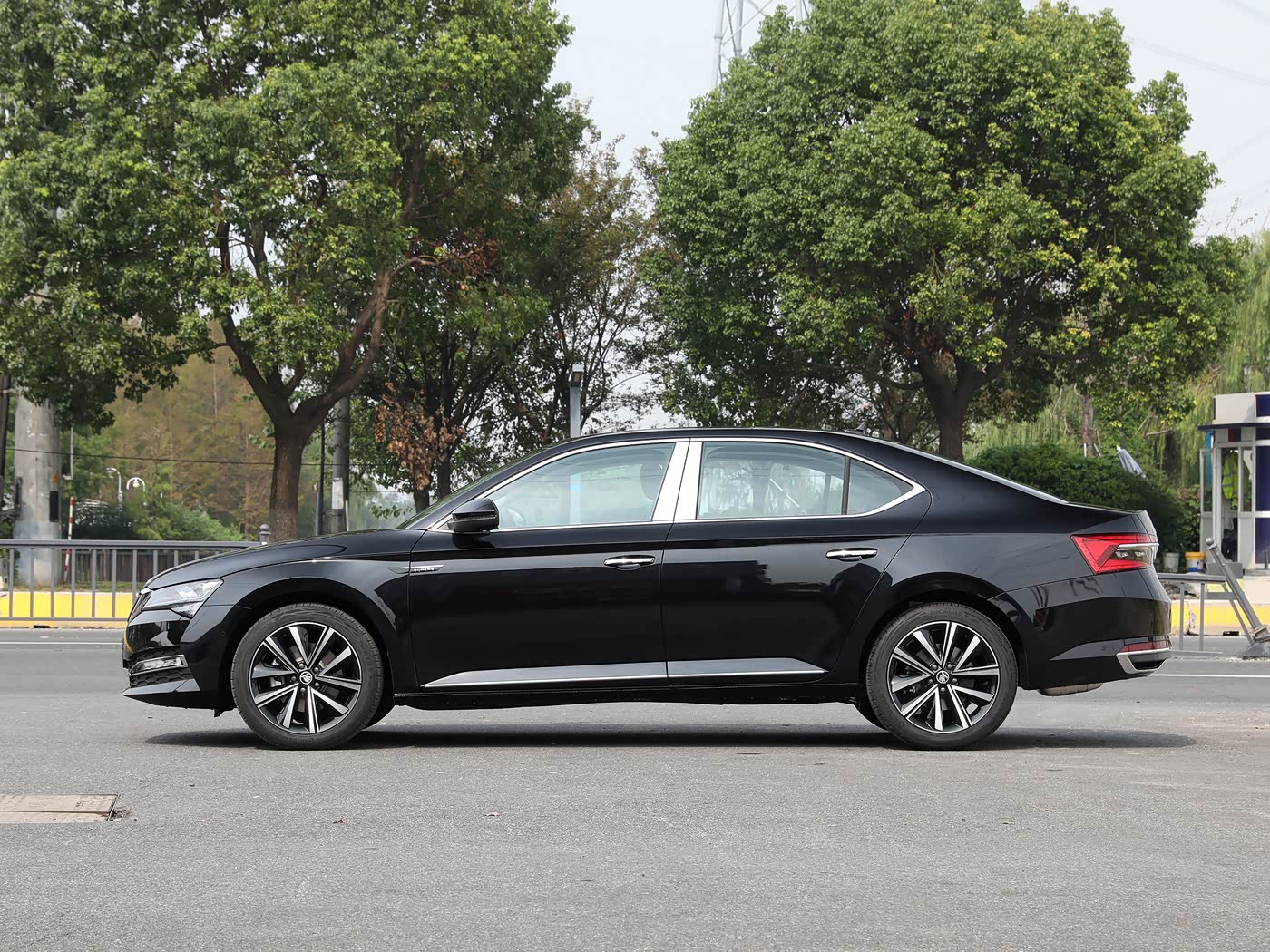 SKODA SUPERB — изображение 5
