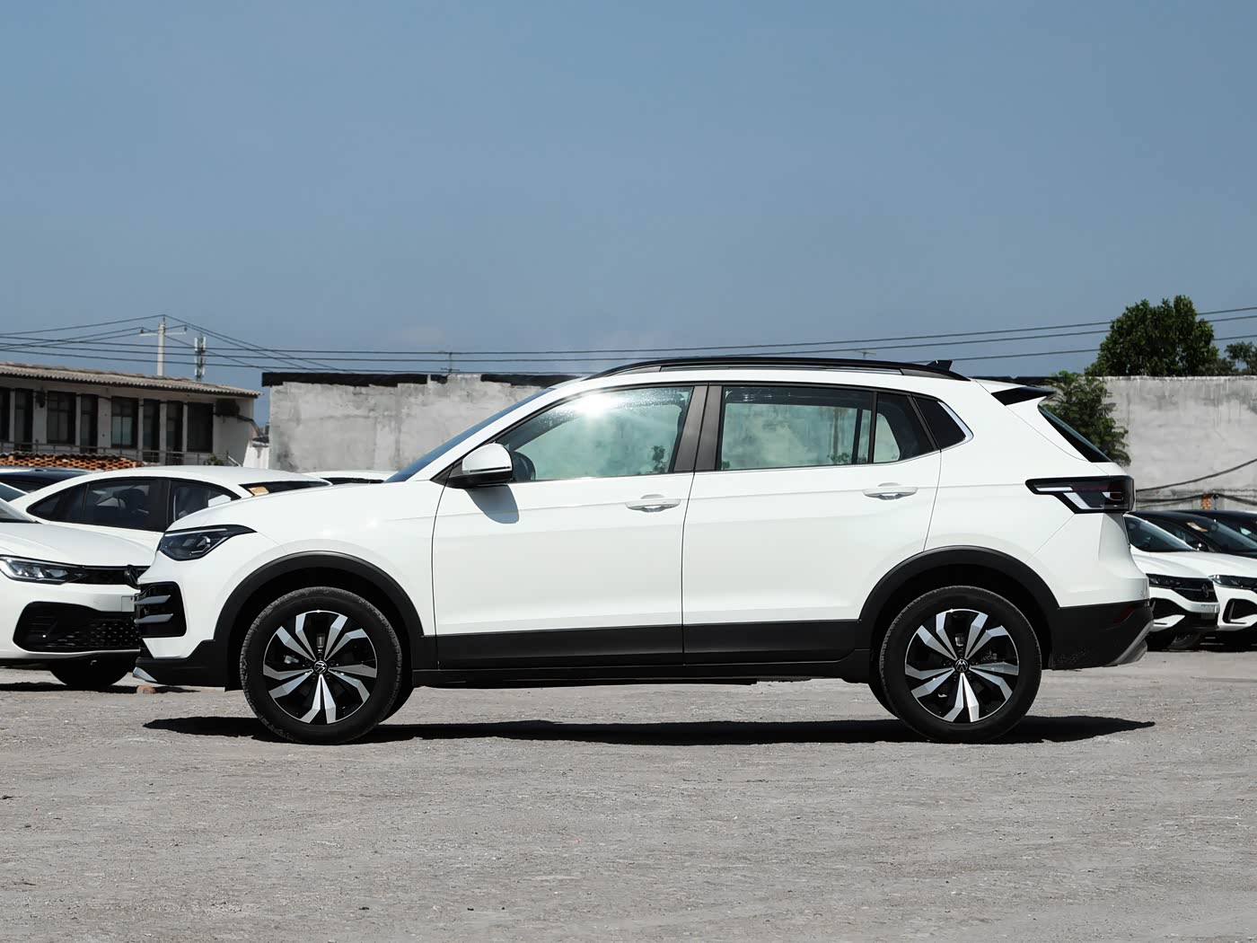 VOLKSWAGEN THARU — изображение 3