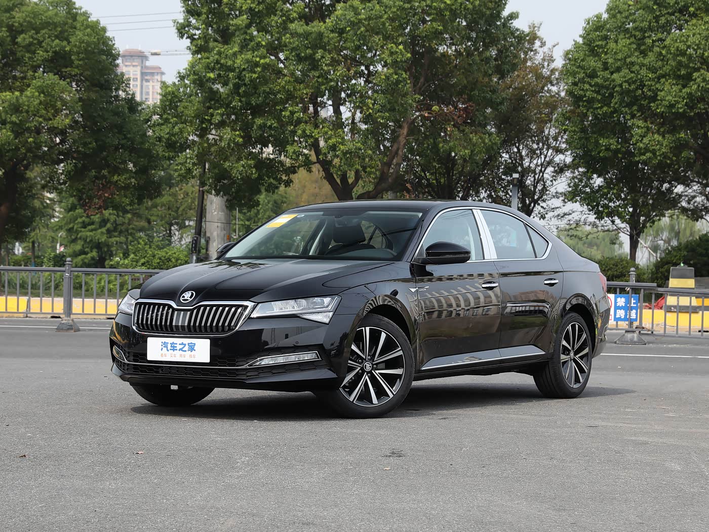 SKODA SUPERB — изображение 2