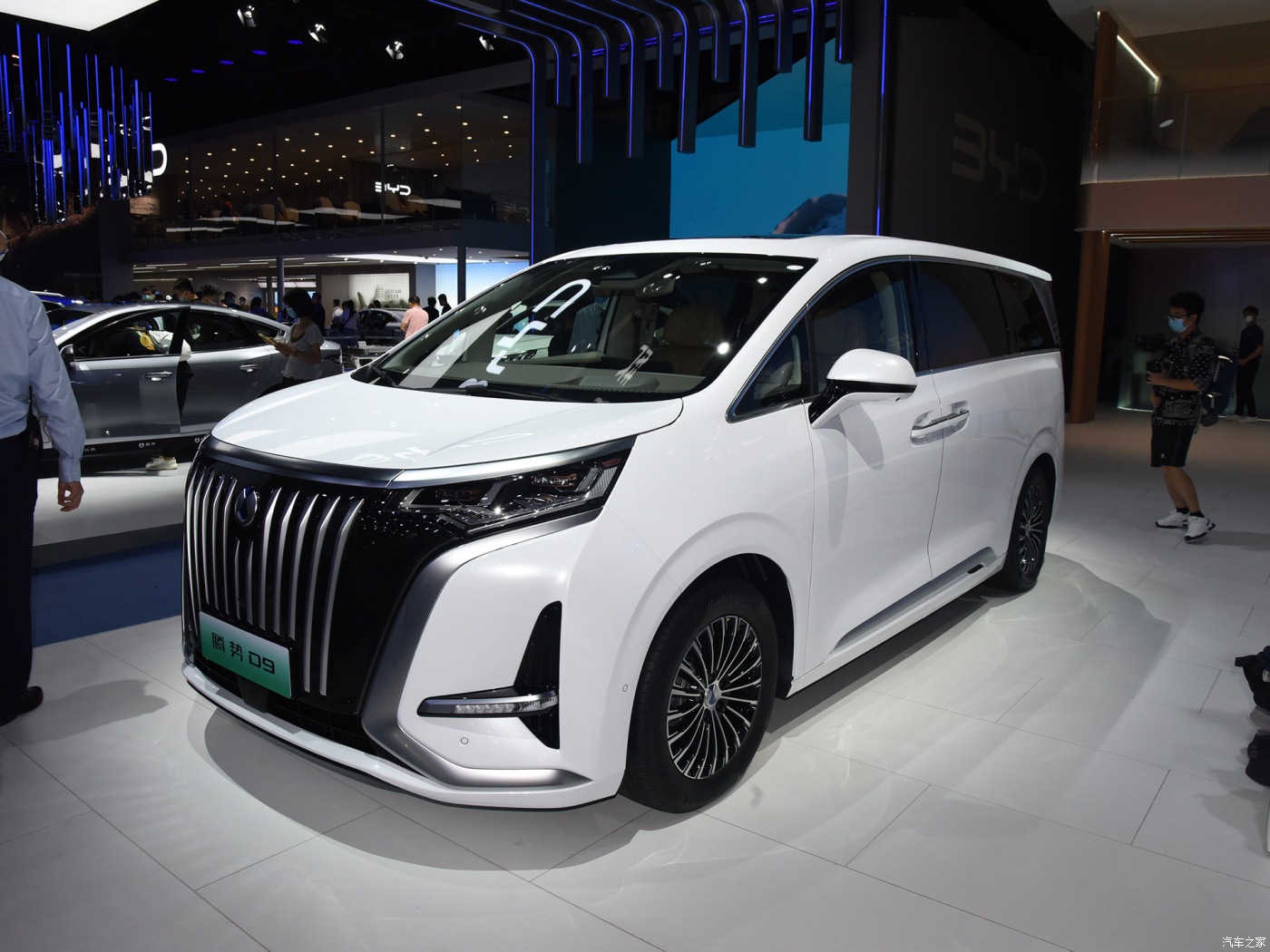 DENZA D9 EV — изображение 3