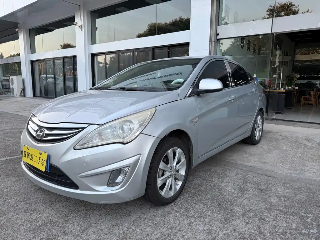 Hyundai Verna 2010 Sedan 1.4L Manual Comfort Type GS