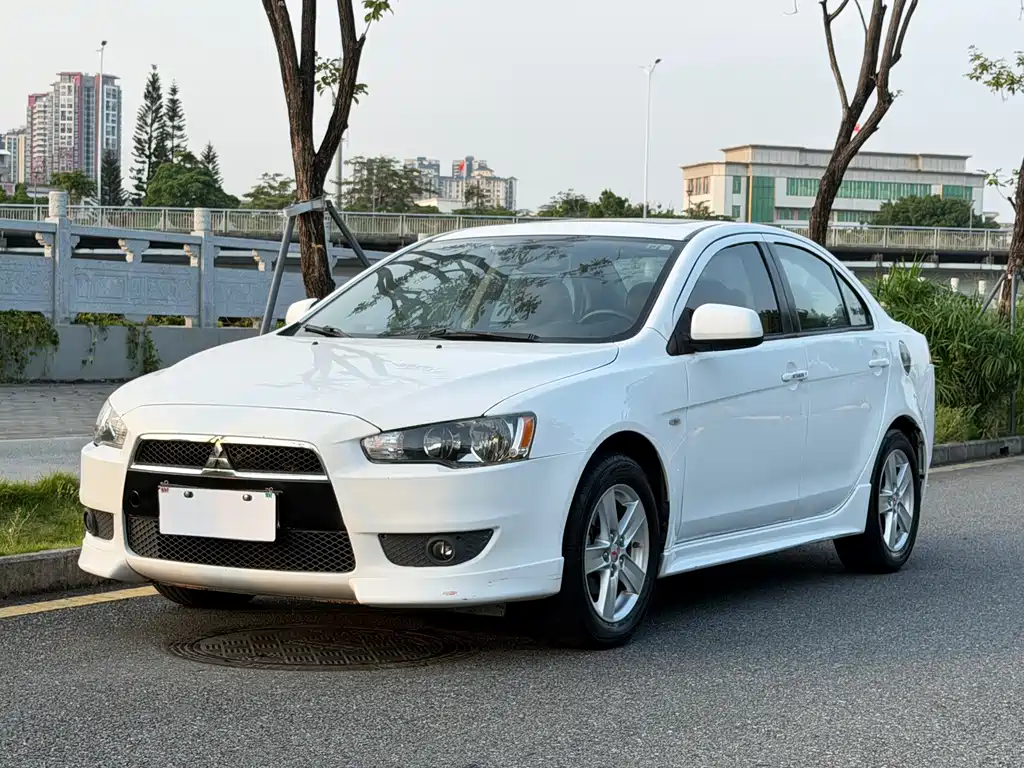 Mitsubishi Lancer EX 2010 Fashion 1.8L CVTLuxury