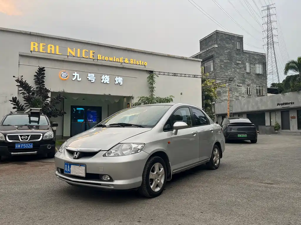 Honda Fit 2004 Triple 1,5 л MT