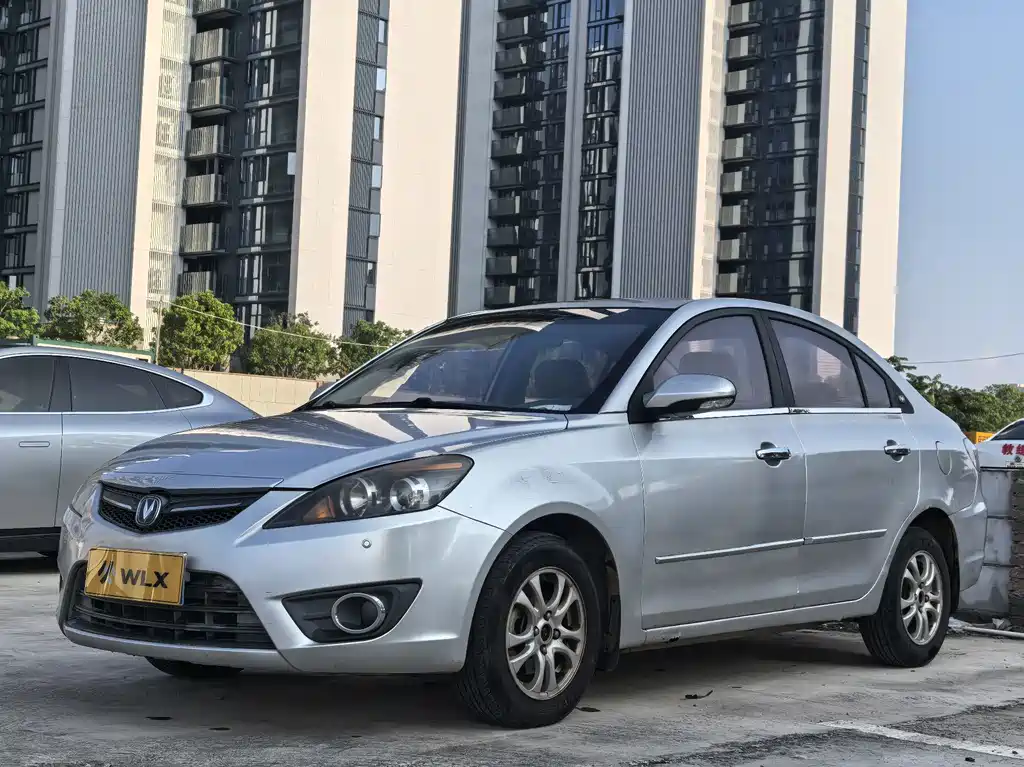 Changan Yuexiang 2012 Box 1,5 л МКПП Luxury