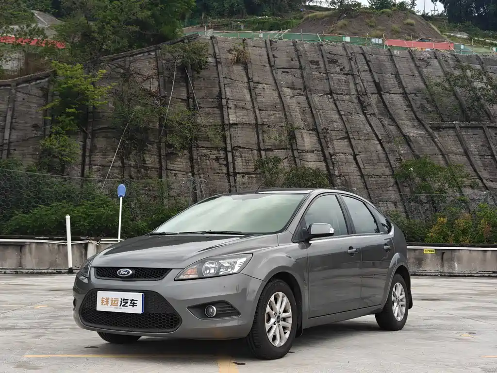 Ford Focus 2013 Sedan Classic 1.8L Manual Basic Type