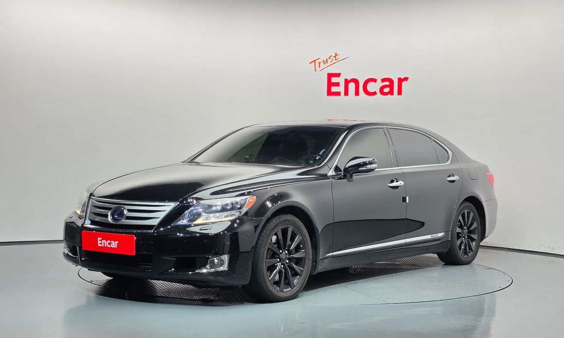 Lexus LS 2011 5-Seats Ottoman