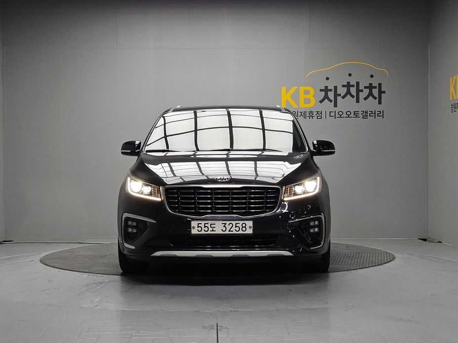 Kia Canival 2019 7-Seater Limousine