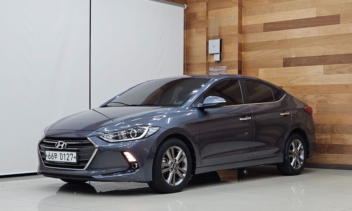 Hyundai AVANTE 2016 1.6 GDI Modern