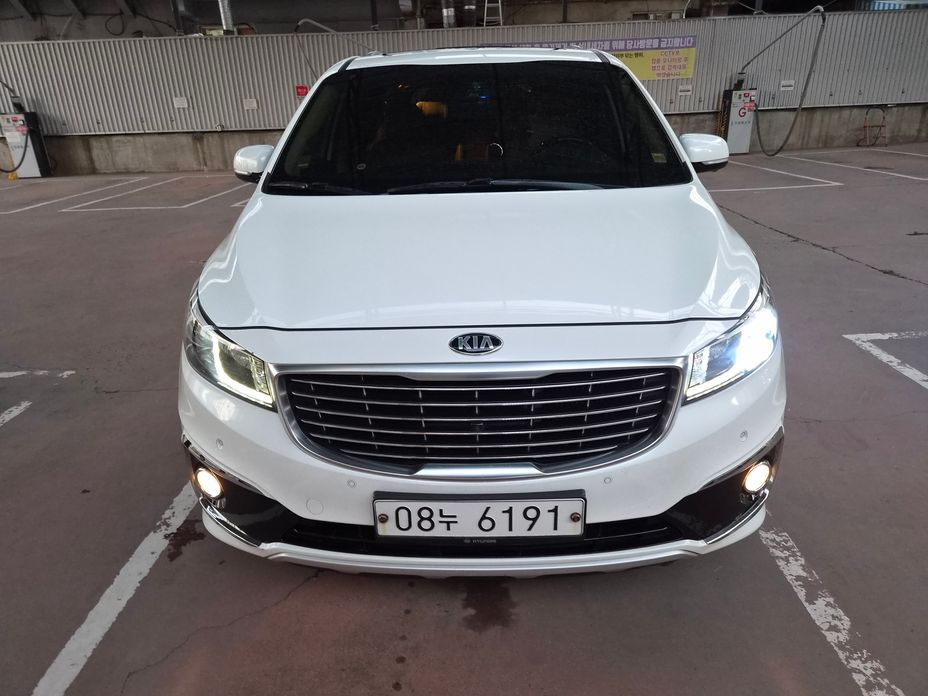 Kia Canival 2018 7-seater Limousine