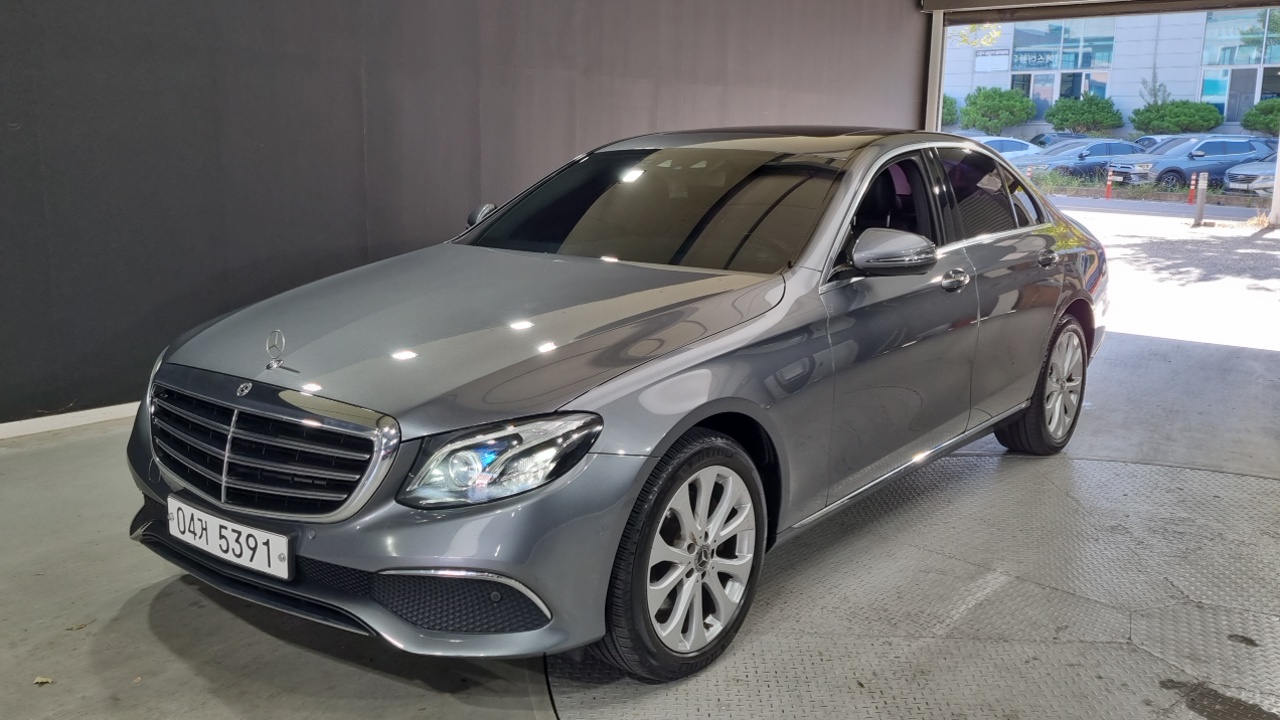 Mercedes-Benz E-Class 2018 E220d Exclusive